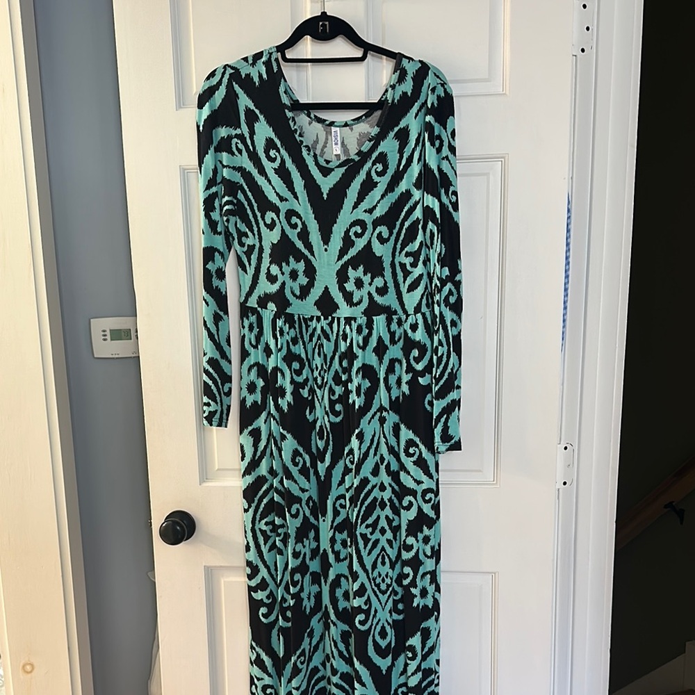 Elegant Black and Teal Patterned Dress